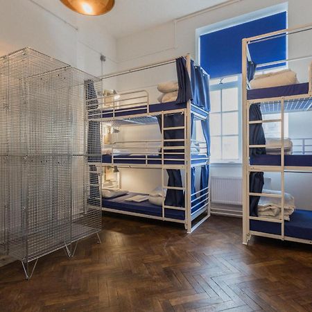 The Bristol Wing Hostel Bagian luar foto