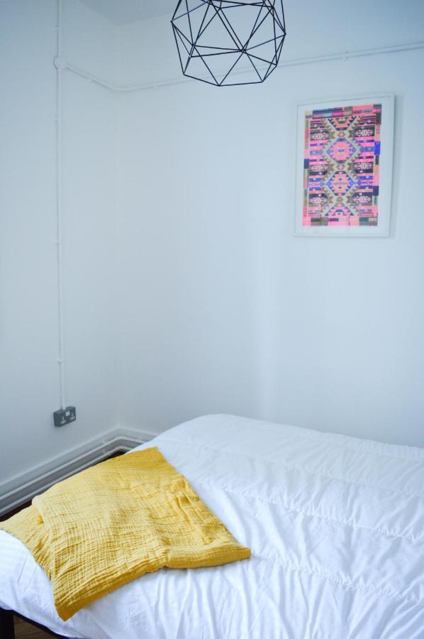 The Bristol Wing Hostel Bagian luar foto