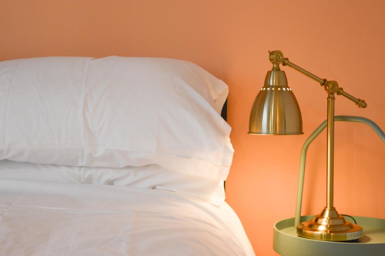 The Bristol Wing Hostel Bagian luar foto