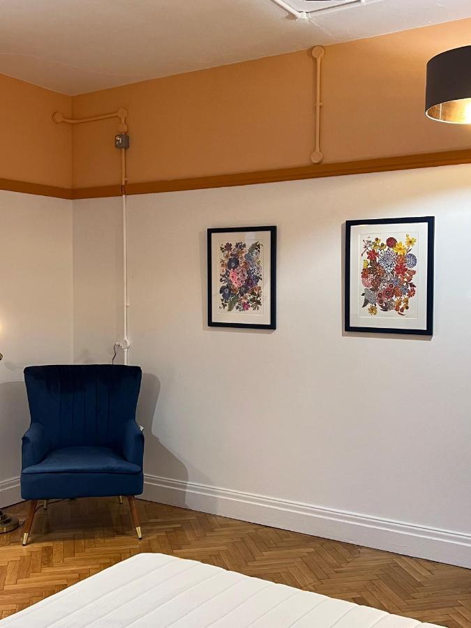 The Bristol Wing Hostel Bagian luar foto