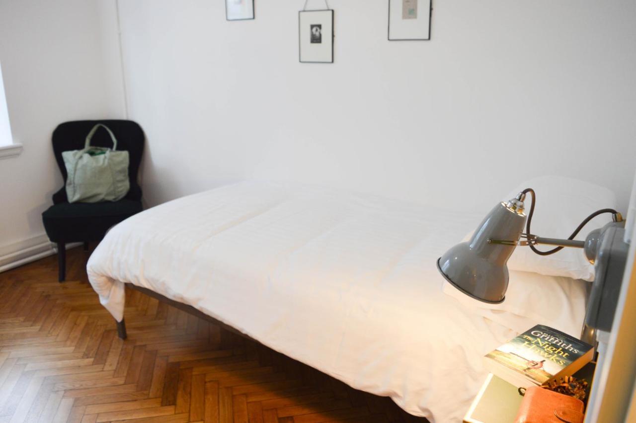 The Bristol Wing Hostel Bagian luar foto