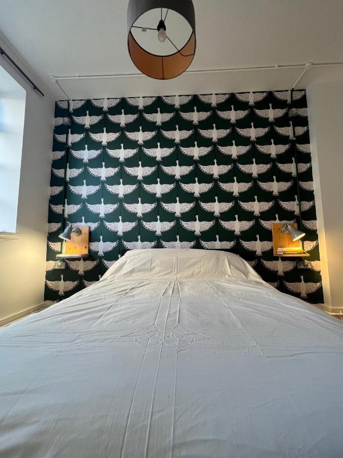 The Bristol Wing Hostel Bagian luar foto