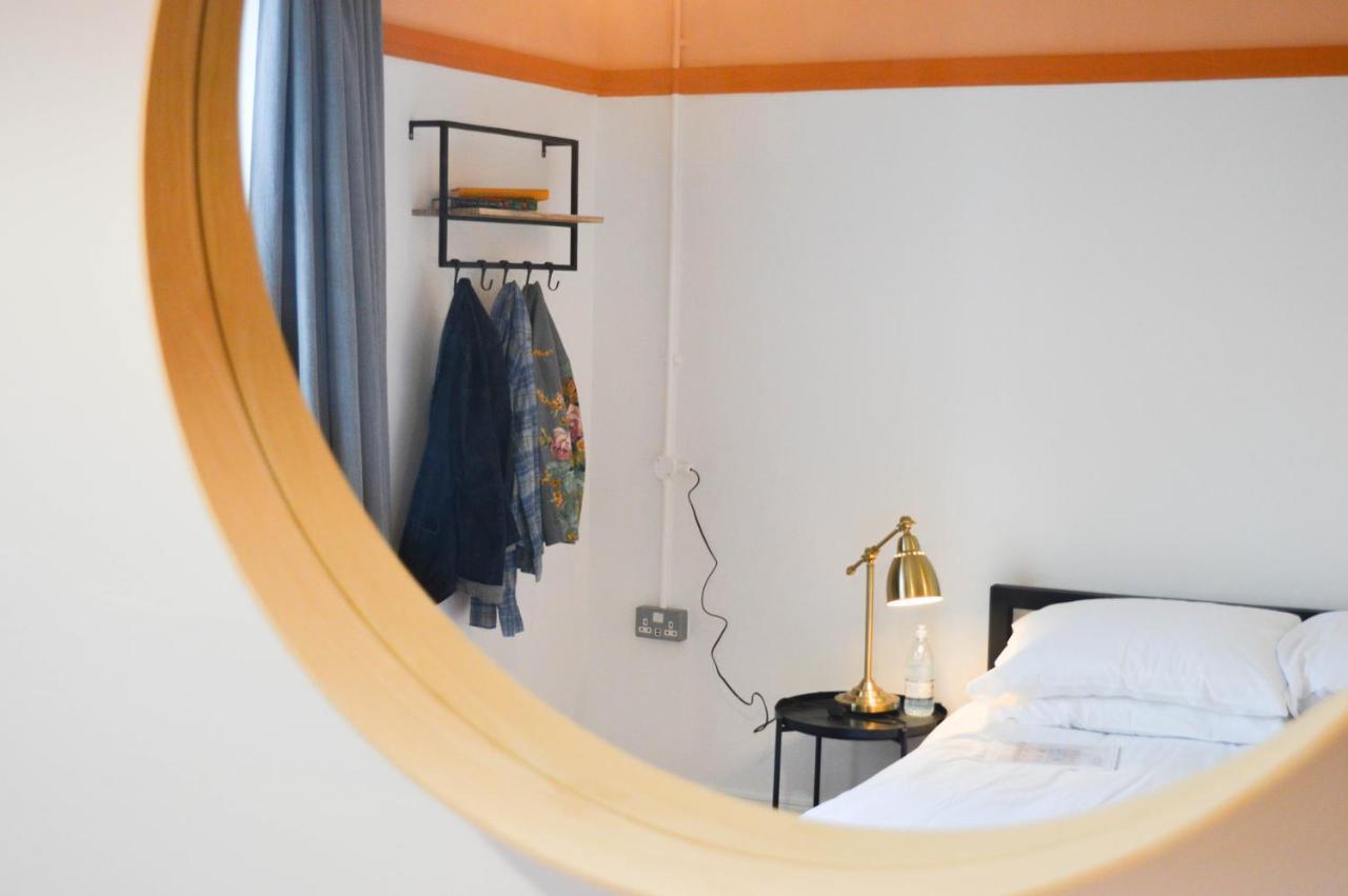 The Bristol Wing Hostel Bagian luar foto