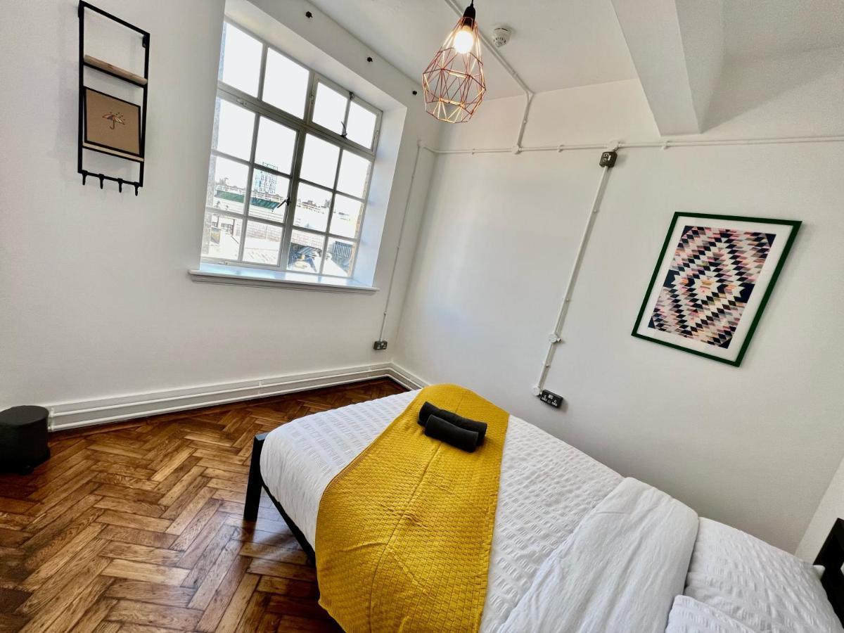 The Bristol Wing Hostel Bagian luar foto