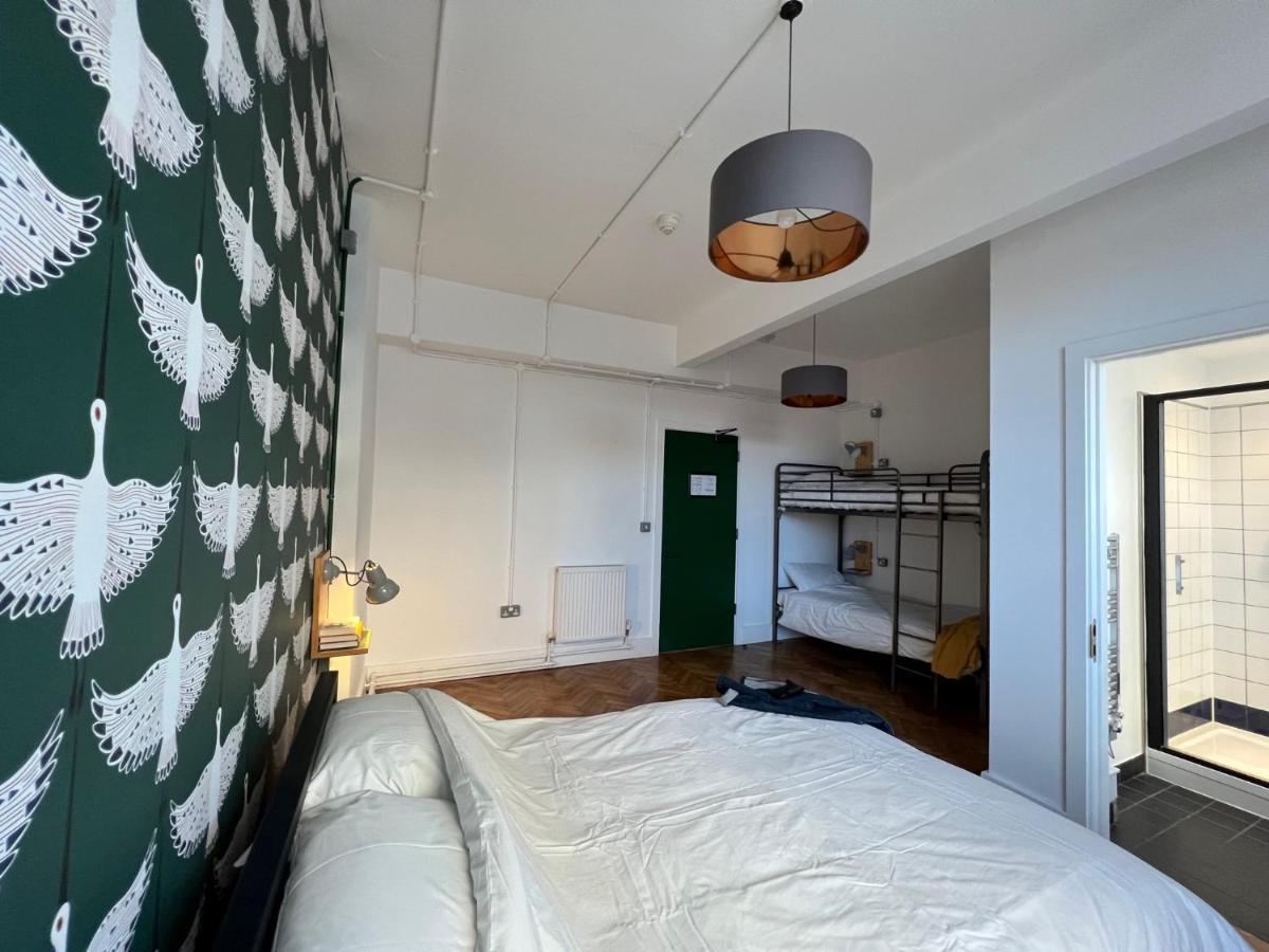 The Bristol Wing Hostel Bagian luar foto