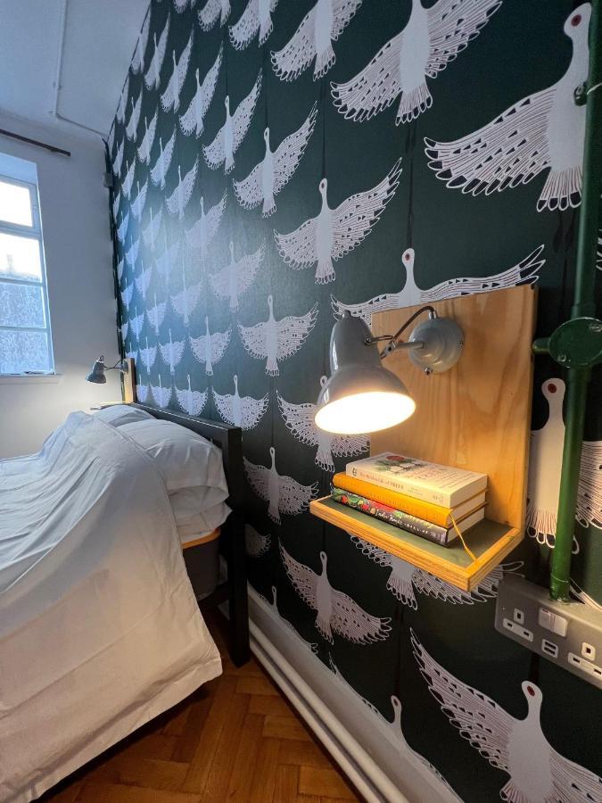 The Bristol Wing Hostel Bagian luar foto