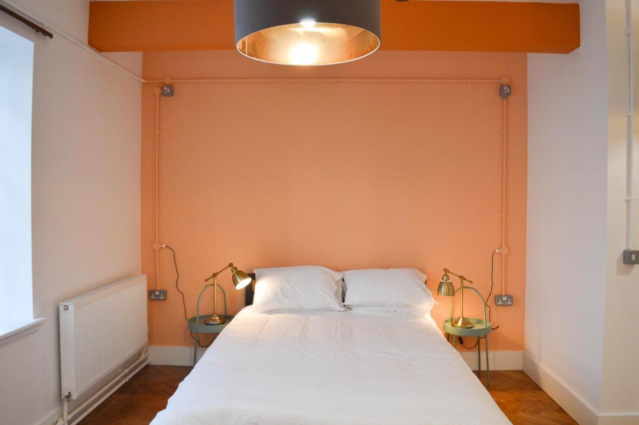 The Bristol Wing Hostel Bagian luar foto