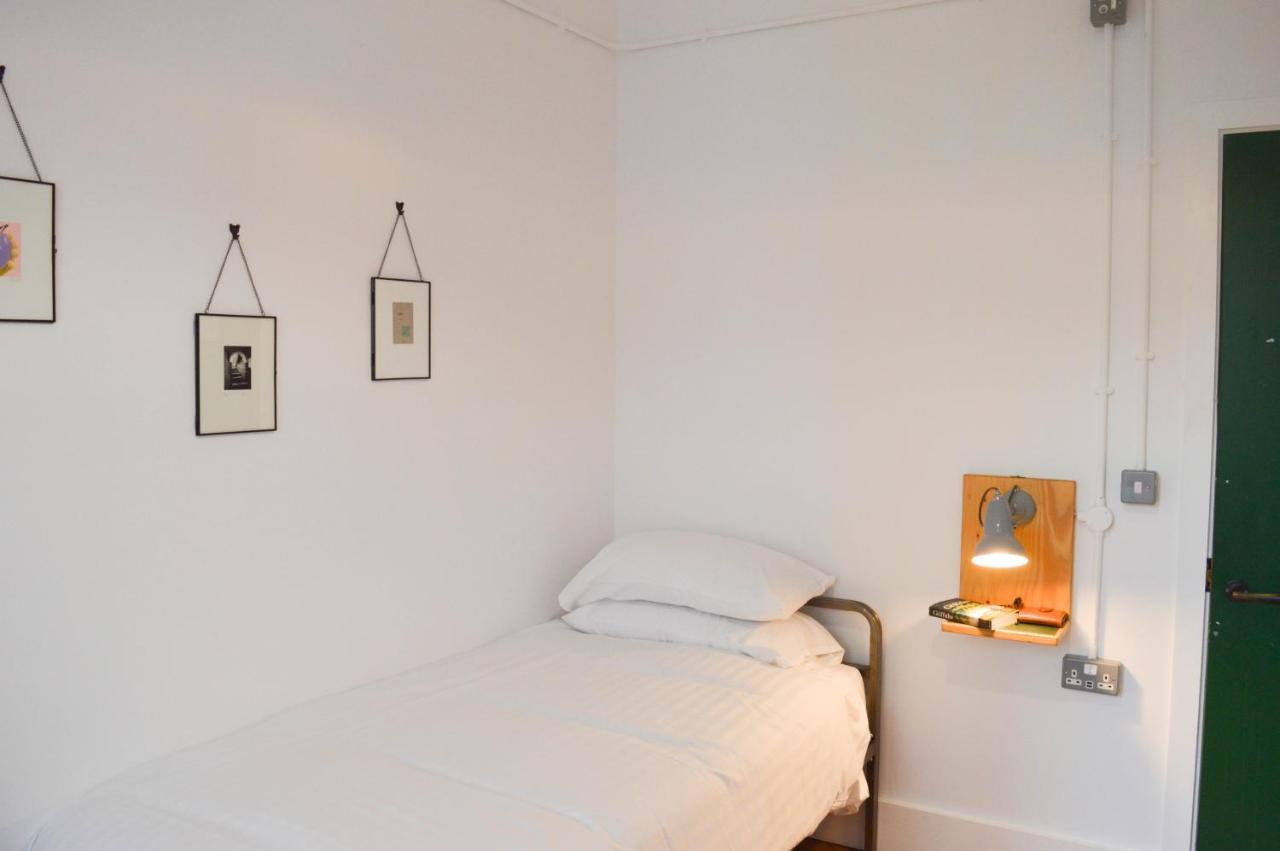 The Bristol Wing Hostel Bagian luar foto
