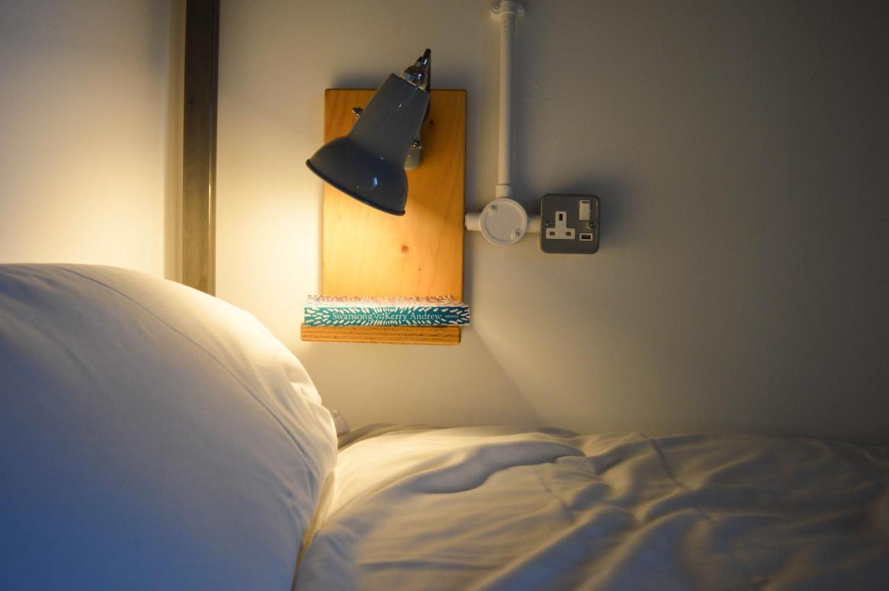 The Bristol Wing Hostel Bagian luar foto