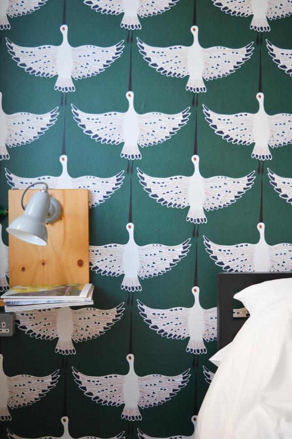 The Bristol Wing Hostel Bagian luar foto