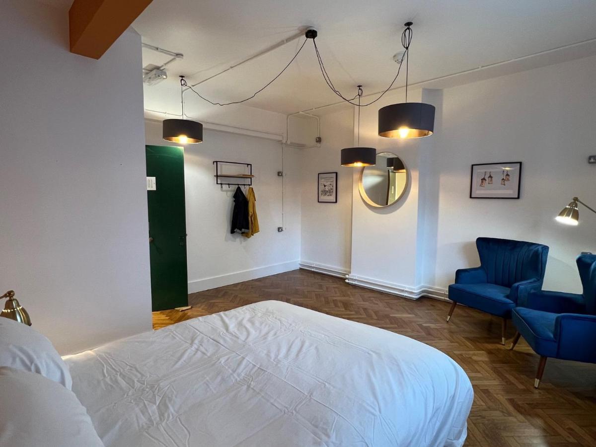 The Bristol Wing Hostel Bagian luar foto
