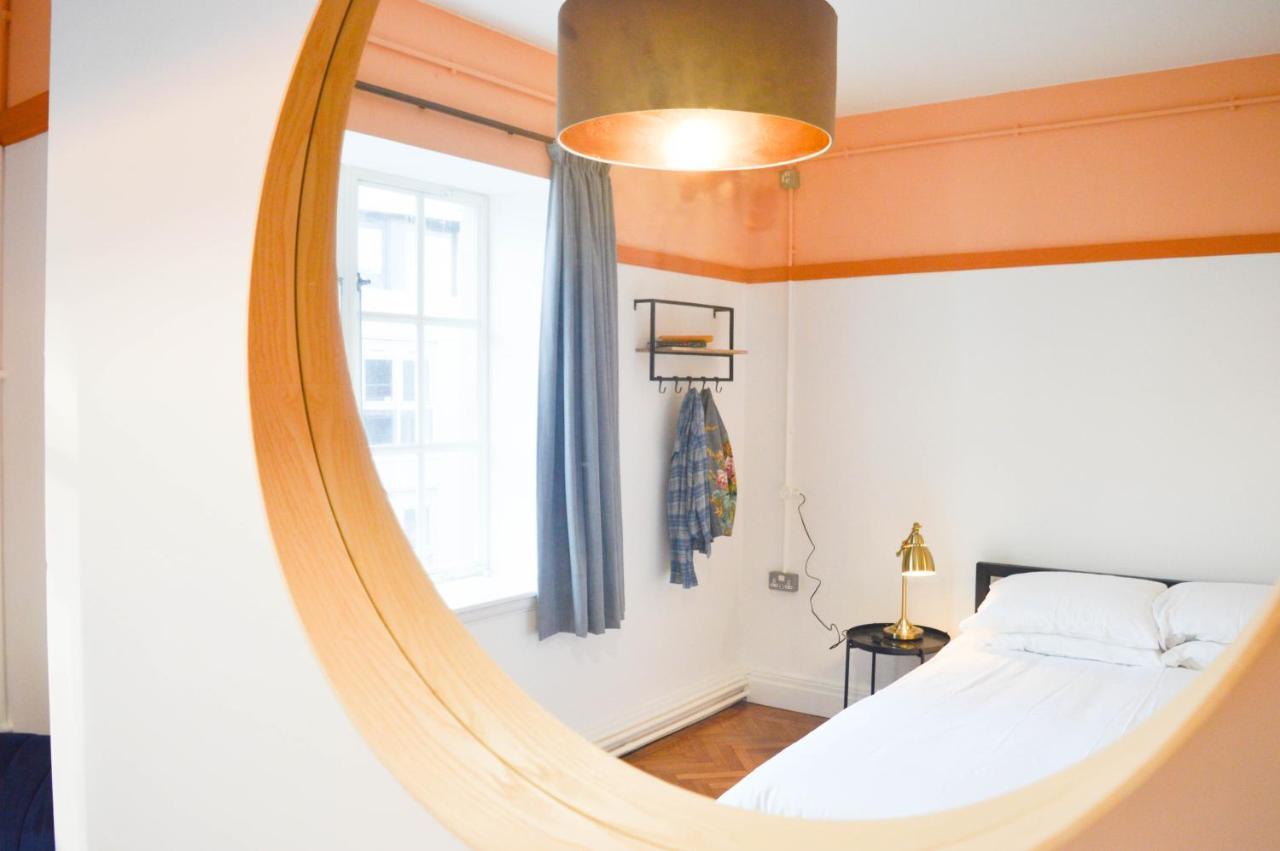 The Bristol Wing Hostel Bagian luar foto
