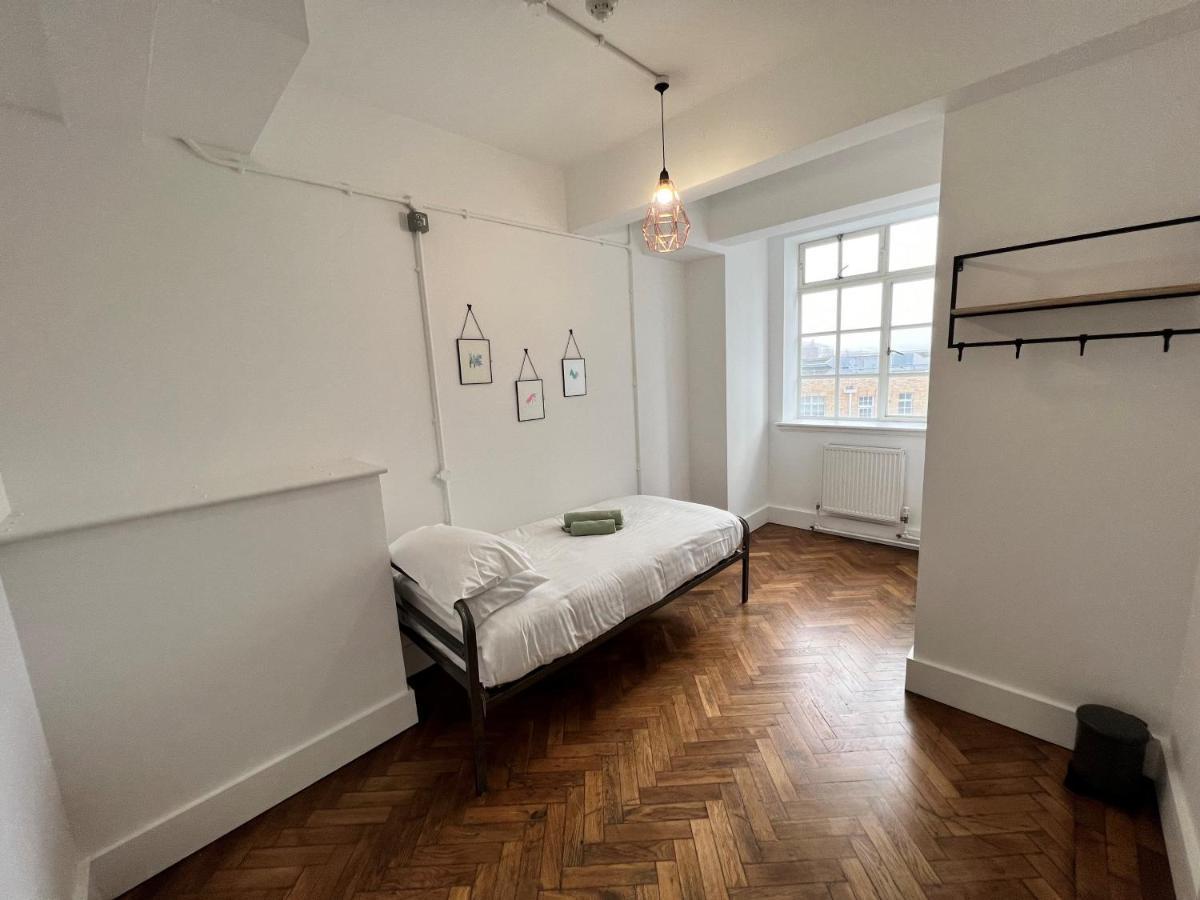 The Bristol Wing Hostel Bagian luar foto