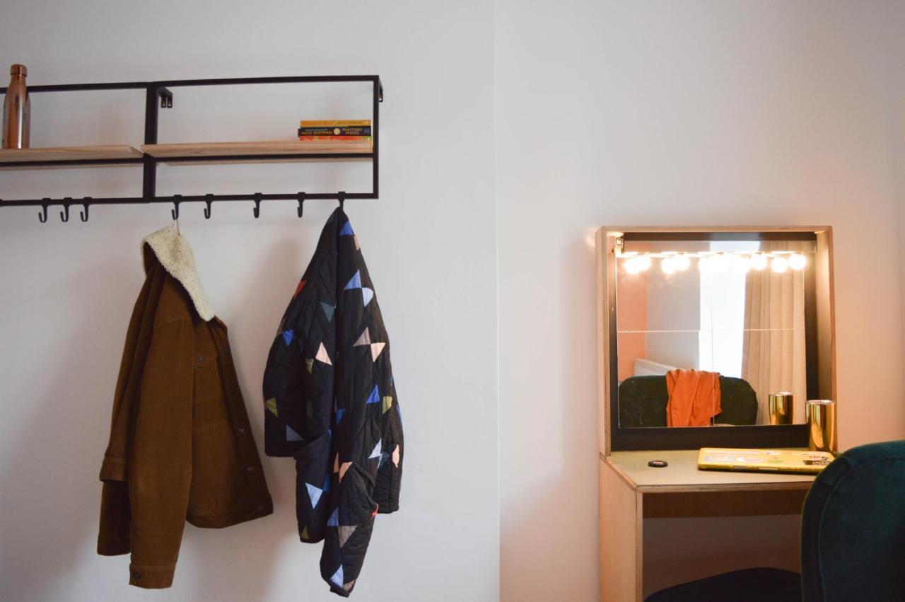 The Bristol Wing Hostel Bagian luar foto