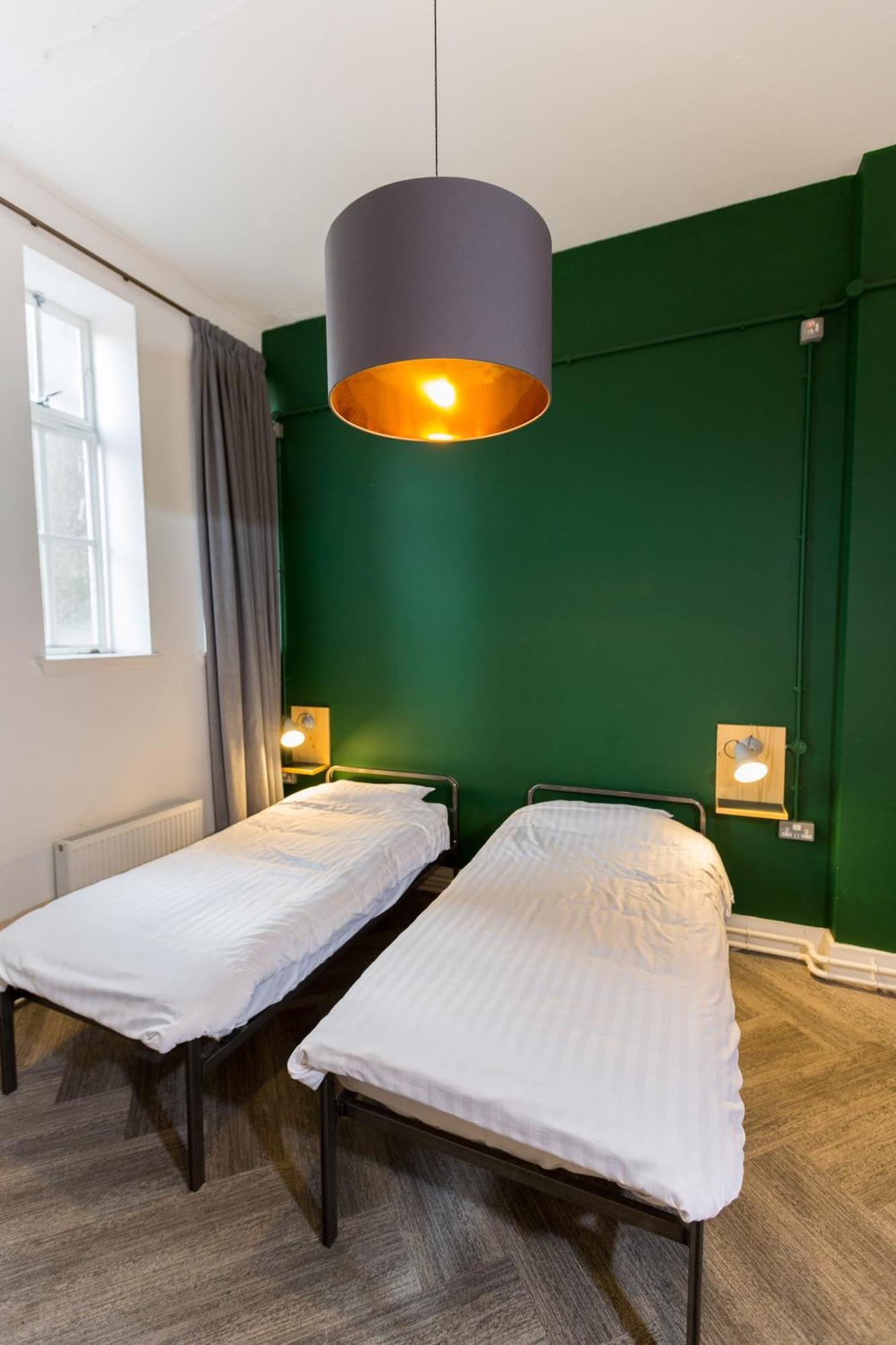 The Bristol Wing Hostel Bagian luar foto