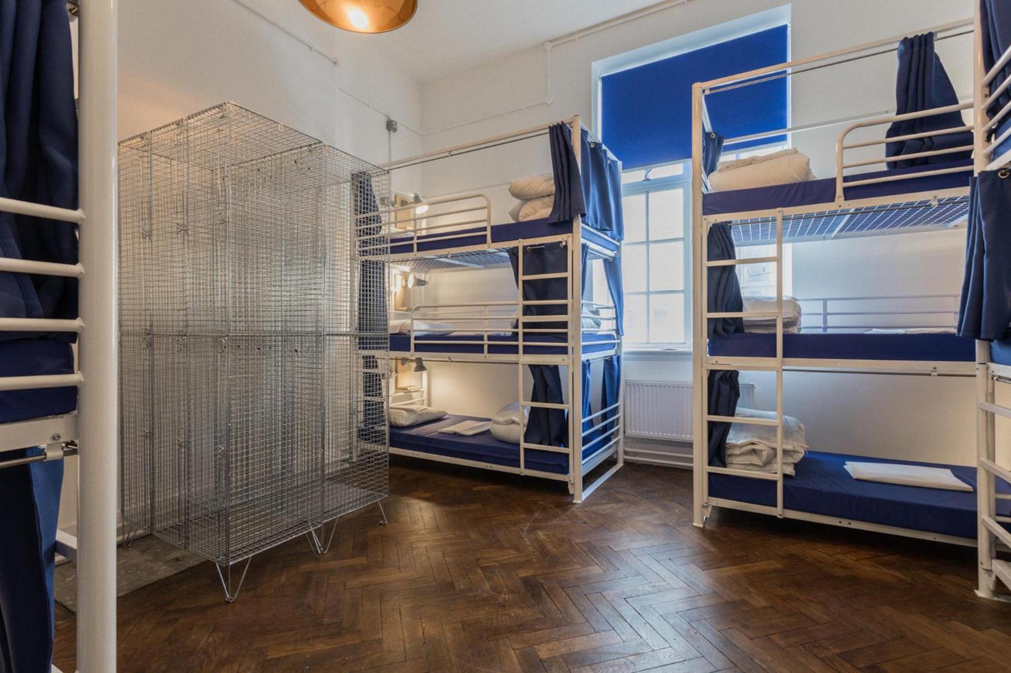 The Bristol Wing Hostel Bagian luar foto